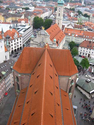 在彼得教堂303个台阶的顶部了望慕尼黑全城