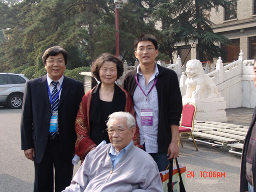 与于老在友谊宾馆合影