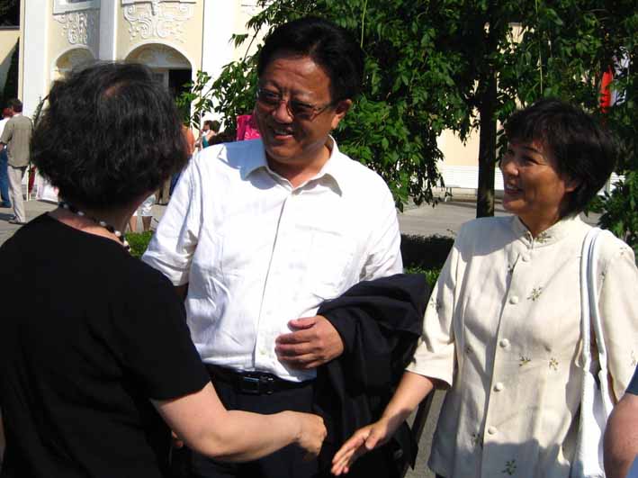 黎参赞夫妇到开幕式会场
